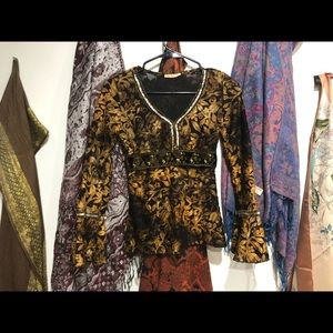 Long flare sleeve shirt